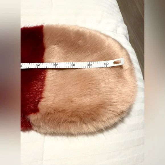 MOVING SALE | New Women’s Urban Outfitters Pink Faux Fur Scarf/Wrap, One Size - Picture 4 of 4